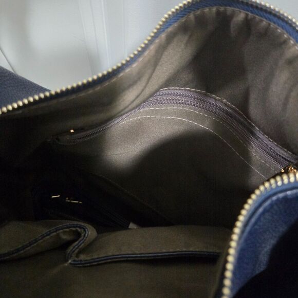 New European Minimalist Vegan Leather Shoulder Messenger Bag in Blue - Picture 9 of 13